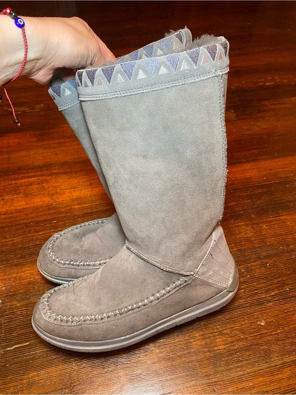EUC Manitobah WR Reflections Mid Winter Boot w/ Geometric Embroidered Collar